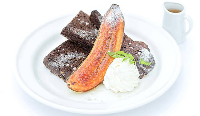 東京・池尻大橋の「トロパン トウキョウ」のライ麦入りのカカオパンを用いた「冷製カカオ・トースト・フレンチ」1080円（11月17日～12月31日発売）