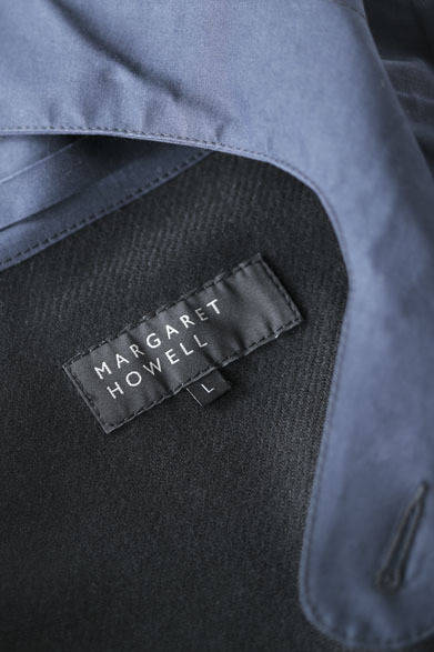 コートの裏地にフォックスブラザーズの生地を使用