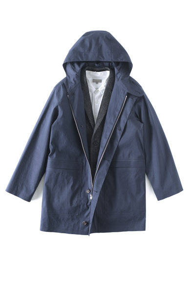 コート19万4400円、ジャケット7万4520円、シャツ2万5920円（すべてマーガレット・ハウエル）