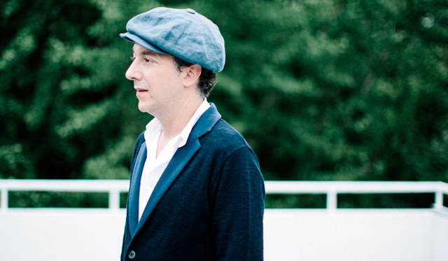 「ぼくが描きたかったのは、ありきたりの真実じゃない。ぼく自身の真実。つまり主観的であっていいわけ。少年時代から現在、ある場所から次の場所へと瞬間移動する。男役と女役のあいだを行ったり来たりもする。ドキュメンタリータッチではなくて、あくまでも映画のフィクションとして描きたかったんだ」