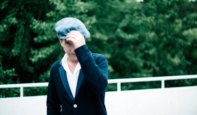 「舞台は驚くほど大きな反響があった。とにかく観客席の笑いがすごかったのと、芝居が終わったあと、ぼくの楽屋を尋ねてきてくれる人たちの数もまたとんでもなくて、これならもうちょっといけるんじゃないかと思った。映画に翻案してみるのはどうかなって」