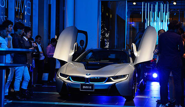 パーティーで展示されたBMW i8