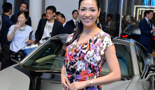 モデルのアン ミカ 氏