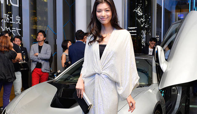 モデルの生方ななえ 氏