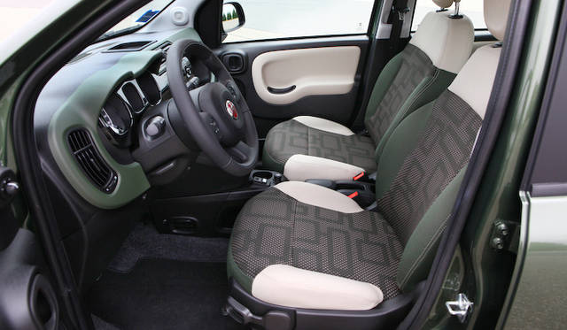 写真は本国仕様（日本導入モデルは右ハンドルのみ）