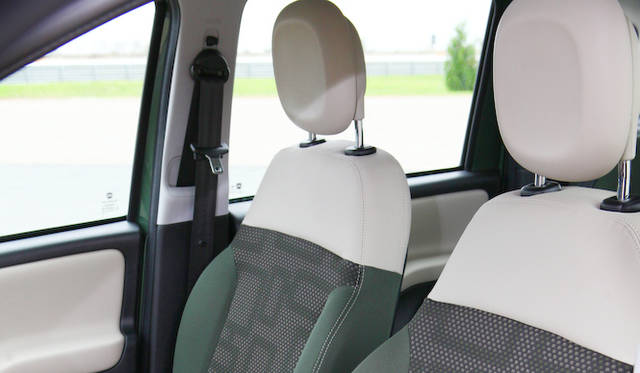 写真は本国仕様（日本導入モデルは右ハンドルのみ）