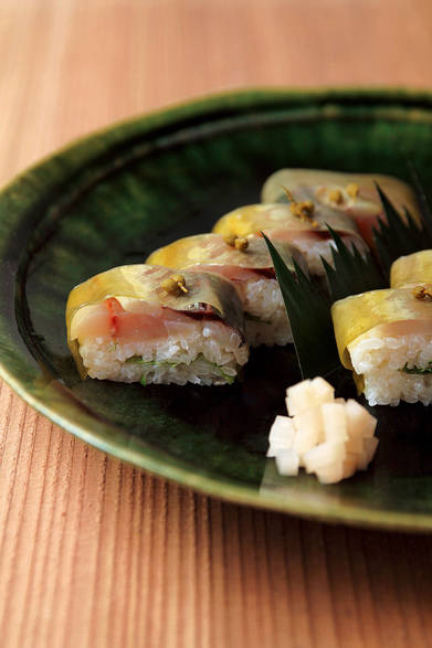 本書でレシピを紹介している”出し”を使った寿司