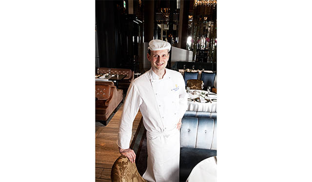 シャングリ・ラ ホテル 東京のイタリアンレストラン「ピャチェーレ」のシェフ、パオロ・ペロシ氏