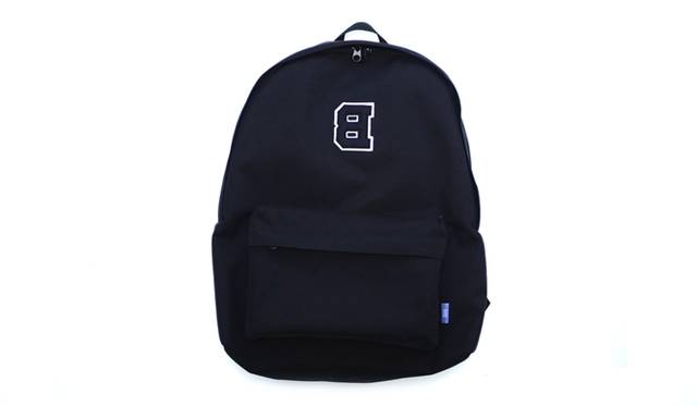 バックパック　1万5000円（税抜）