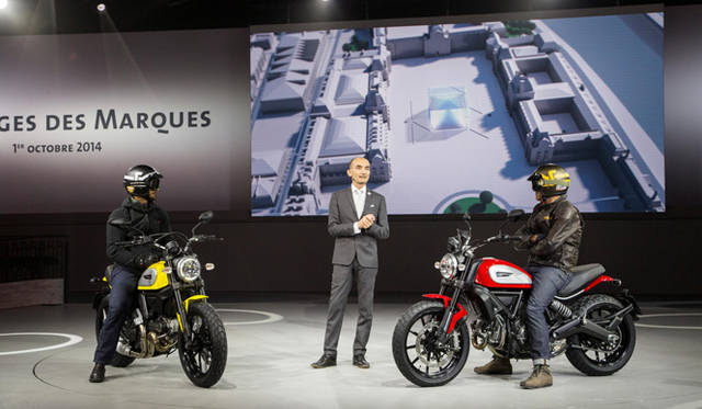 ドゥカティ・コルセのクラウディオ・ドメニカーリ代表がレトロ感覚のバドゥカティ・スクランブラー（803cc）を紹介