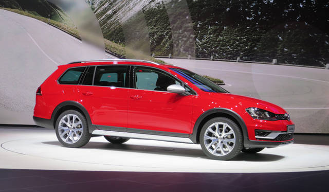 4モーション4WDシステムを搭載し、ロードクリアランスを上げるなど若々しいイメージの「ゴルフ・オールトラック」