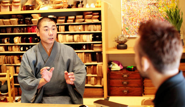 「祇園ない藤」5代目の内藤誠治さんと中田英寿さん