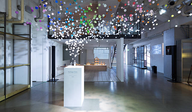 Any Tokyo 2013より、エマニュエル・ムホー × コカ･コーラ Heritage Glassの「sparkling bubbles」別アングル