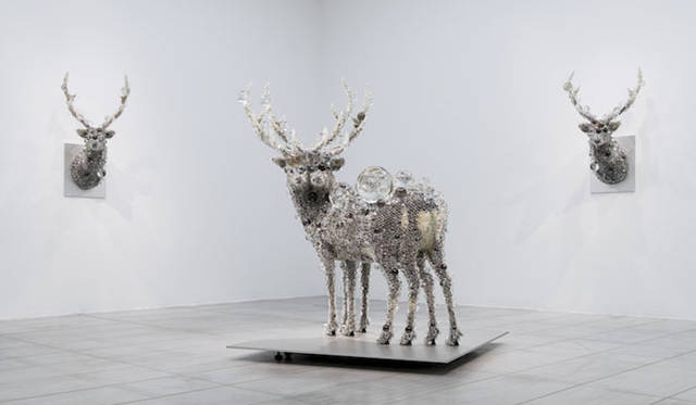 <strong>名和晃平</strong>「1_PixCell-DD-6.jpg」“PixCell-Deer#28” “PixCell-Double Deer#6” “PixCell-Deer#29”（2012）Courtesy of ARARIO GALLERY and SCAI THE BATHHOUSE　撮影：表恒匡｜SANDWICH