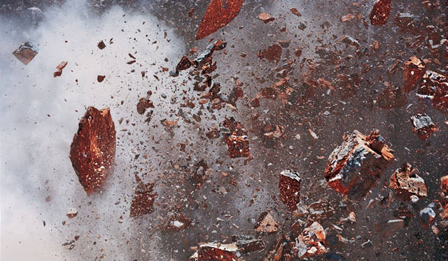 <strong>畠山直哉</strong>（Naoya Hatakeyama）“Blast #05417”（1998）, Lambda print ©Naoya Hatakeyama Courtesy of Taka Ishii Gallery