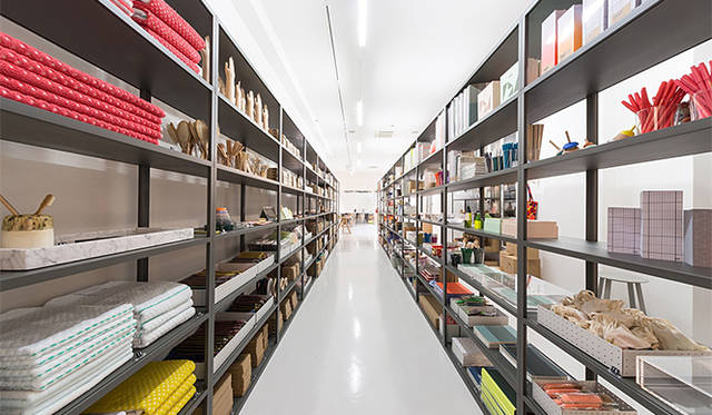 独自の感性を貫きインテリア界を活気づけるHAYの展示会も開催。本年4月のミラノサローネで話題となったポップアップショップ「HAY Mini Market」もオープン