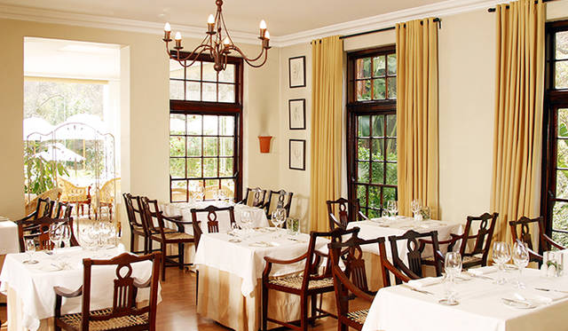 3. 南アフリカ・ケープタウン「The Cellars Hohenort」