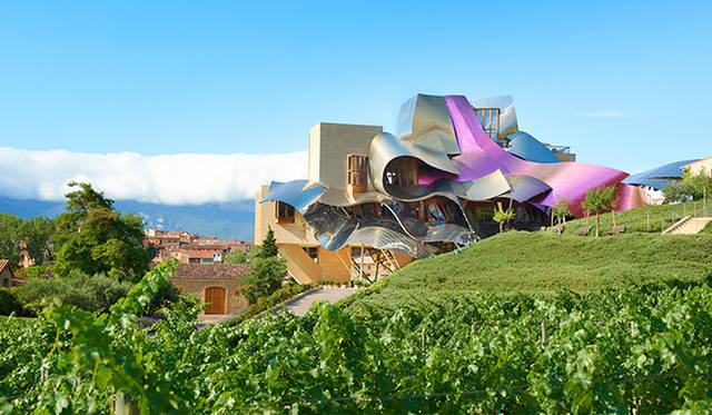 10. スペイン・バスク「Hotel Marqués de Riscal, a Luxury Collection Hotel, Elciego」