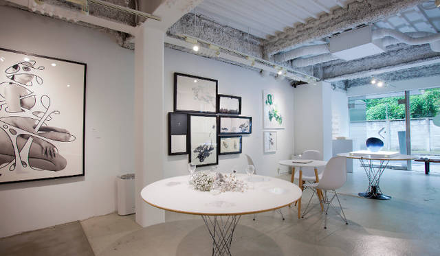 11組のデザイナーが、「デザインの中のアート」について思考および解釈をした展示が並ぶ