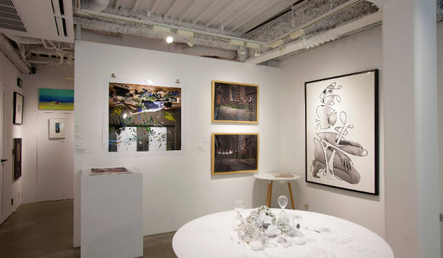 立体展示にグラフィックデザイン、プロダクトなどが展示され、バラエティの豊かさも特徴のひとつ