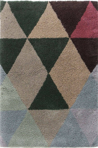 「ダイアモンドの花びら」　写真＝玄関マット（60×90cm）3万8880円、エリアラグ（100×150cm）10万8000円、ラグ (150×200cm) 21万6000円（毛100％・フック織・日本製）