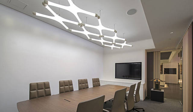 <strong>YAMAGIWA｜ヤマギワ</strong>　ショールーム「yamagiwa tokyo」　ミーティングルーム