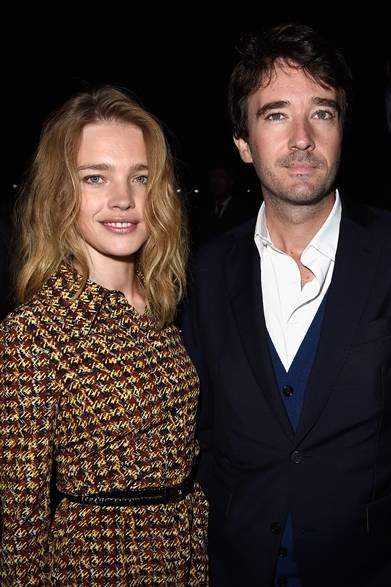 （左より）Natalia Vodianova & Antoine Arnault｜ナタリア・ヴォディアノヴァ＆アントワン・アルノー　（ルイ・ヴィトンの会場・パリ）