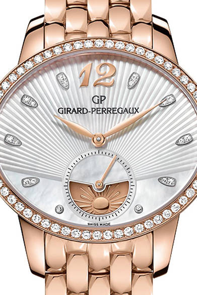 自動巻き、18KPGケース、ダイヤモンド、MOP文字盤、ケースサイズ35.44×30.44mm、324万円<br /><br />ソーウインド ジャパン<br />Tel. 03-5211-1791