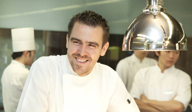 「キュイジーヌ[s] ミッシェル・トロワグロ」のエグゼクティブシェフ、ギヨーム・ブラカヴァル氏