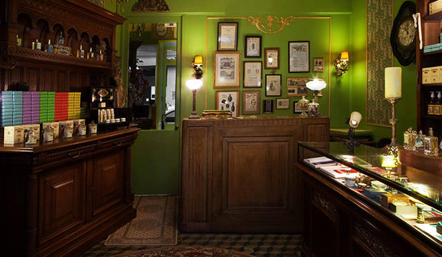 現在のパリ2区にある店舗