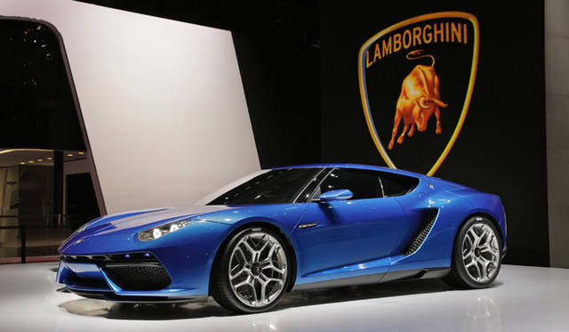 ランボルギーニ「アステリオン」の周囲からひとがいなくなることはない