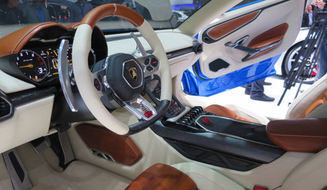 アステリオンは最近流行るきざしのあるデュオトーンのダッシュボードを採用