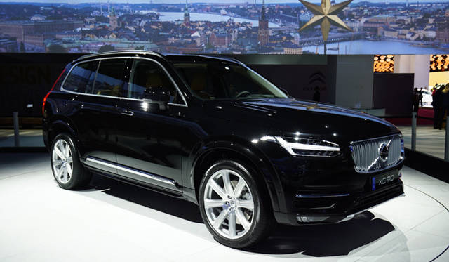 ボルボ XC90は新世代のフロントグリルを備える