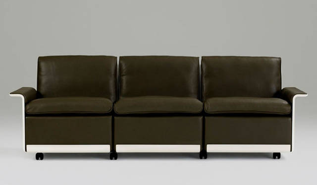 <strong>Vitsœ｜ヴィツゥ</strong>　「620 チェア・プログラム」　ローバックチェア3シーター（キャスター脚）108万円（輸送料別）