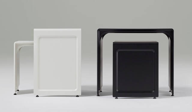 <strong>Vitsœ｜ヴィツゥ</strong>　「621 サイド・テーブル」　ペア7万5600円、大4万3200円、小3万7800円（輸送料別）