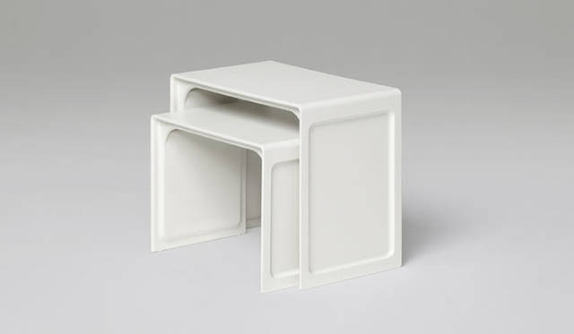 <strong>Vitsœ｜ヴィツゥ</strong>　「621 サイド・テーブル」　ペア7万5600円、大4万3200円、小3万7800円（輸送料別）