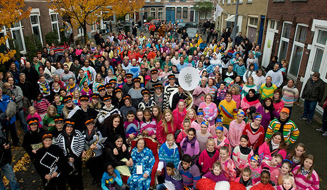 DNA Charlois＆クリスティン・メンデルツマ／Wandschappen「ローズさんのセーター」 