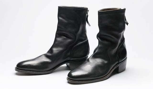 <strong>「PREMIATA（プレミアータ）」</strong>　モードな靴が上手なプレミアータらしく、ヒールアップにバックジップなど、スタイリッシュに見せられるバランスをもっているブーツが登場。10万8000円