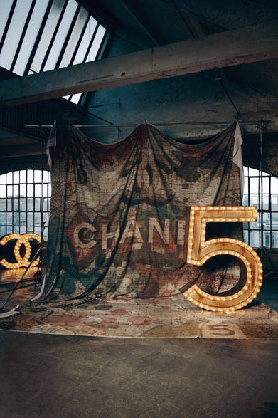 Photographer：Hugh STEWART　© CHANEL