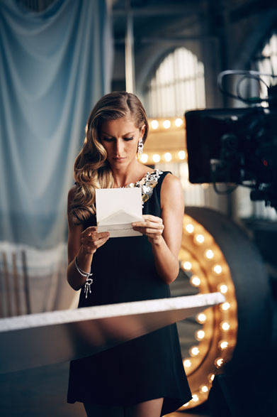 Photographer：Hugh STEWART　© CHANEL