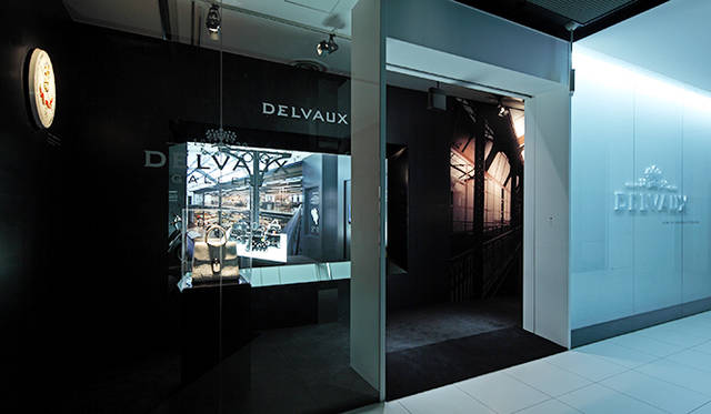 「Delvaux（デルヴォー）」は、今年で創業185年を迎えた世界最古のラグジュアリーレザーブランド。今回は彼らとタッグを組み、表参道の「EYE OF GYRE（アイ・オブ・ジャイル）」をデルヴォー一色に染めてみせた
