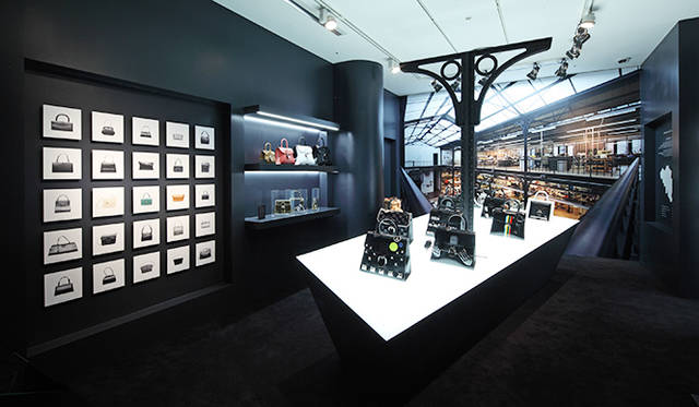 旗艦店の工事期間にティザー効果も狙った「ギャラリー」を作り、デルヴォーというブランドの世界観を体感してもらいたい。そんな思いが出発点だった