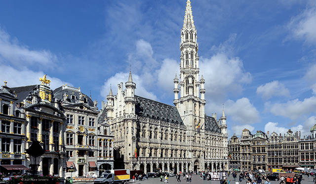 デルヴォーの故郷、ブリュッセルにある広場「グランプラス」