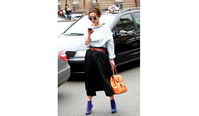 デルヴォーを手にしたセレブたち。写真は「Brillant GM Sellier, Mandarine」をもつ韓国出身のタレント、キム・ナヨン