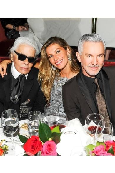 （左より）Karl Lagerfeld, Gisele Bündchen & Baz Luhrmann｜カール・ラガーフェルド、ジゼル・ブンチェン＆バズ・ラーマン © CHANEL　