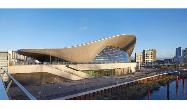 〈ロンドン・アクアティクス・センター〉ロンドン　2005-11 / 2014改修　photo: Hufton + Crow　© Zaha Hadid Architects