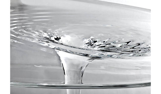 〈リキッド・グレイシャル・テーブル〉David Gill Galleries　2012　photo: Jacopo Spilimbergo　© Zaha Hadid Architects