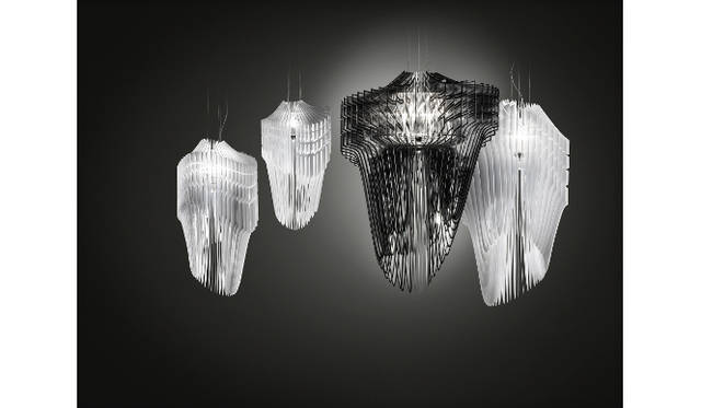 〈アリア＆アヴィア・ランプ〉Slamp　2013　© Zaha Hadid Architects