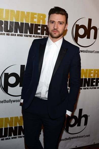 <strong>Justin Timberlake ｜ジャスティン・ティンバーレイク</strong><br /><br />ラスベガスで開催された映画『Runner Runner』のプレミア上映に、俳優のジャスティン・ティンバーレイクが登場。ジバンシィ バイ リカルド ティッシのスーツとスマートなヘアスタイルがマッチ。チャーミングに着こなした。