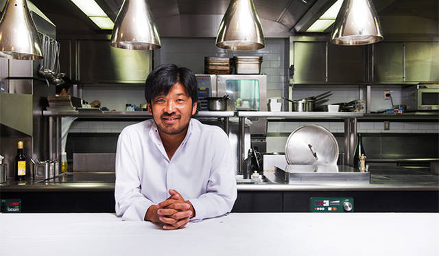 <strong>Restaurant 1：KEISUKE MATSUSHIMA（ケイスケ・マツシマ）</strong><br />オーナーシェフの松嶋啓介氏